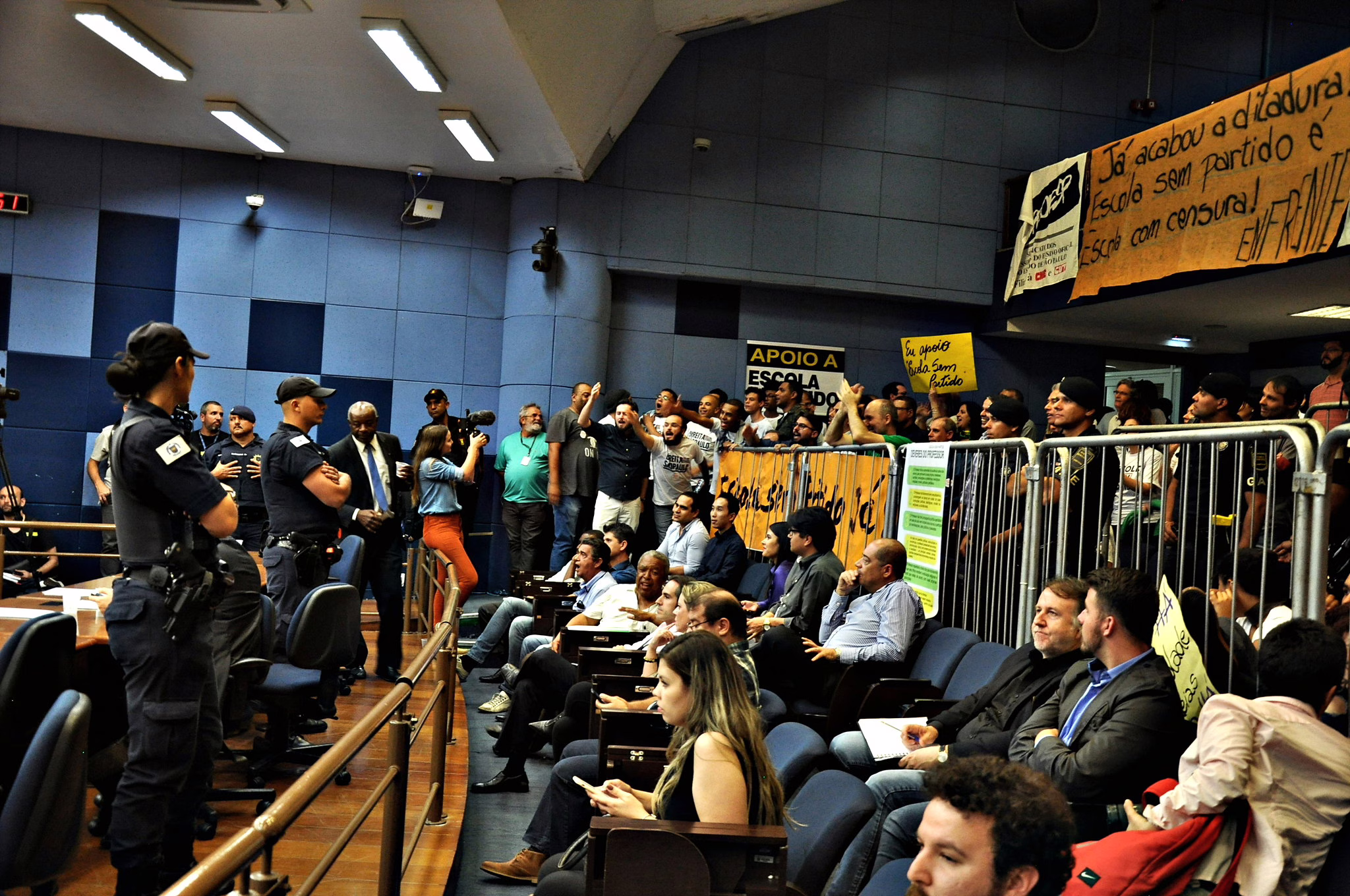Programa “Escola sem partido”: caça aos que lutam na escola